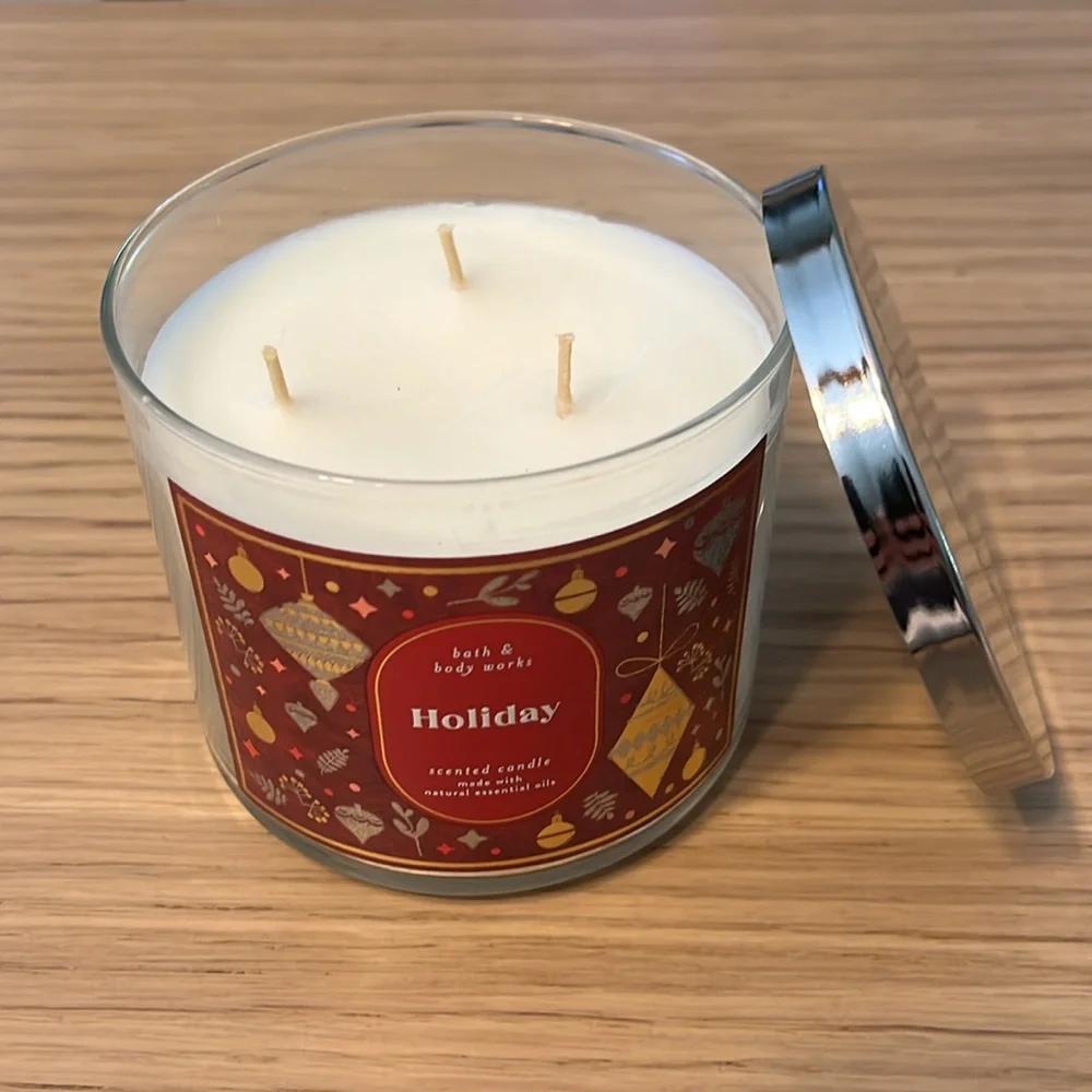Bath & Body Works 3 Wick Candle. Holiday.